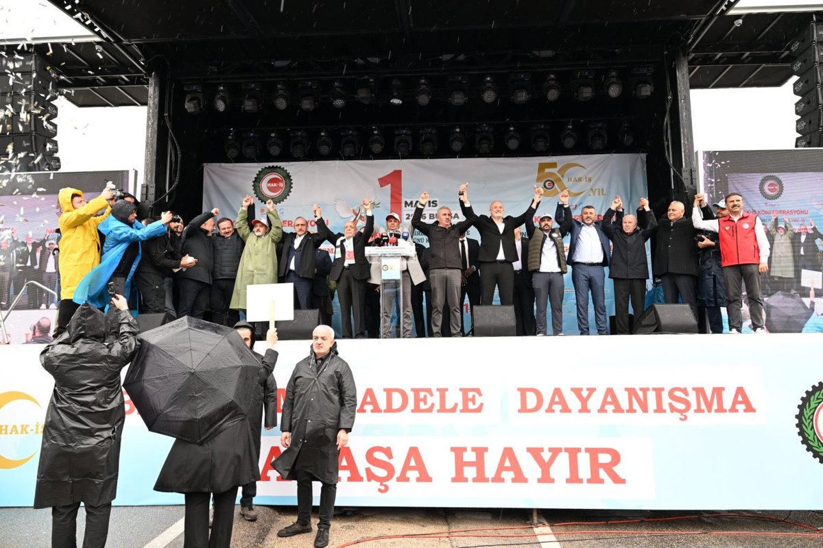 hizmetissendika's tweet photo. ULUDAĞ’IN GÖLGESİNDE HAK-İŞ’TEN TARİHİ 1 MAYIS

Konfederasyonumuz HAK-İŞ, 1 Mayıs Uluslararası Birlik, Mücadele ve Dayanışma Günü’nde yoğun yağmur altında Bursa’da tek yürek oldu. Uludağ’ın gölgesinde tarihi bir 1 Mayıs gerçekleştirildi. “Birlik, Mücadele, Dayanışma, Savaşa Hayır” temasıyla, talepler güçlü bir şekilde dile getirildi.

Ayrıntılar 👇

https://t.co/78ZlfMv1Kz