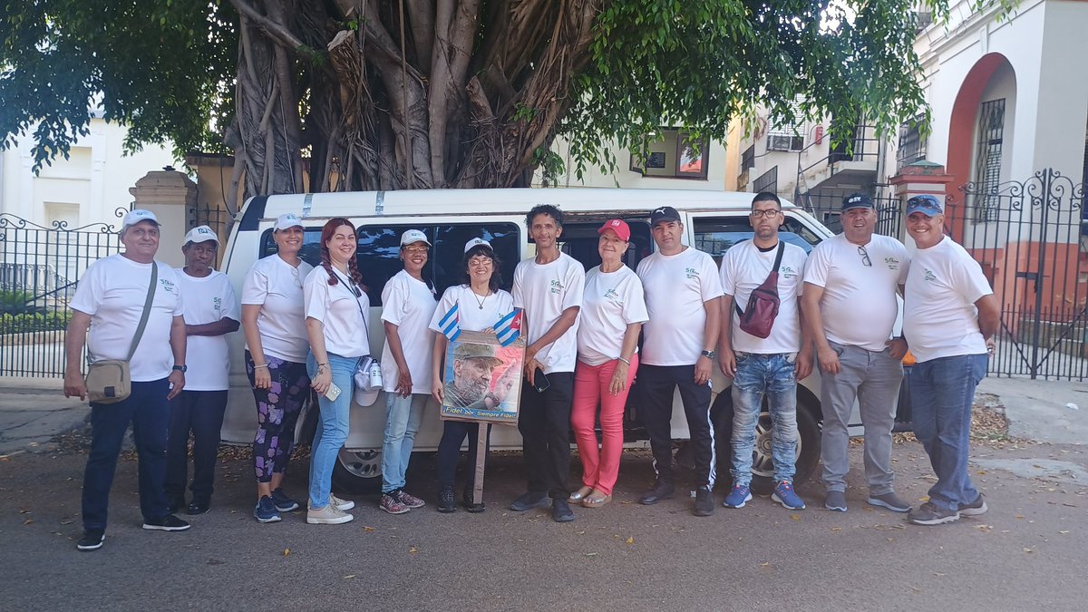 InisavCuba's tweet photo. 🇨🇺 ¡#LaPatriasedefiende desde la ciencia! 🇨🇺
Hoy #1roDeMayo, en el INISAV desfilamos con el orgullo de defender la soberanía alimentaria y la salud de nuestros campos. En cada investigación y bioproducto, construimos una Cuba próspera y sostenible.
@MinagCuba #inisav50 https://t.co/KyOQaaCYng
