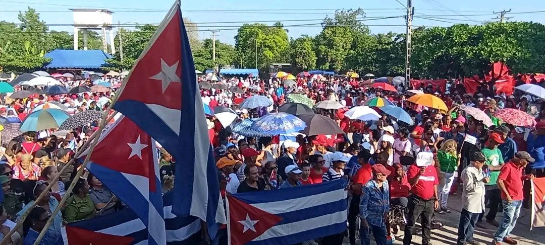 AsambleaJobabo's tweet photo. En #Jobabo, trabajadores y pueblo desfilan por el #1roDeMayo, reafirmando que #LaPatriaSeDefiende con unidad y compromiso.  
PrimeroDeMayo #Trabajadores #JobaboVive #Cuba https://t.co/pWBhA94rtC