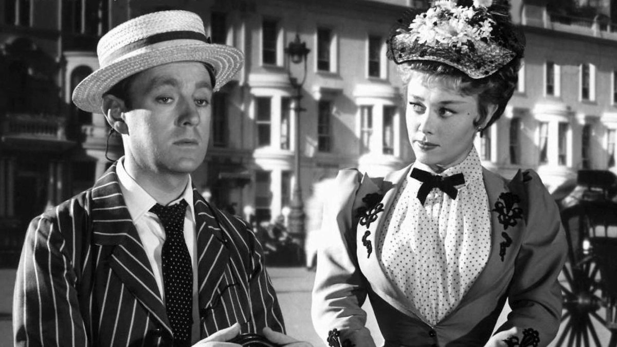 TalkingPicsTV's tweet photo. Socially, and in business, he is rising in the ranks - sometime good, sometime not so!

🃏 THE CARD (1952) 5pm #AlecGuinness #GlynisJohns #ValerieHobson #PetulaClark comedy #TPTVsubtitles https://t.co/1i9fgaFTST