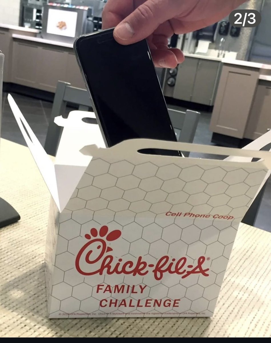 wheelsofgrace02's tweet image. SMART #ChickFila #phones #screens #family