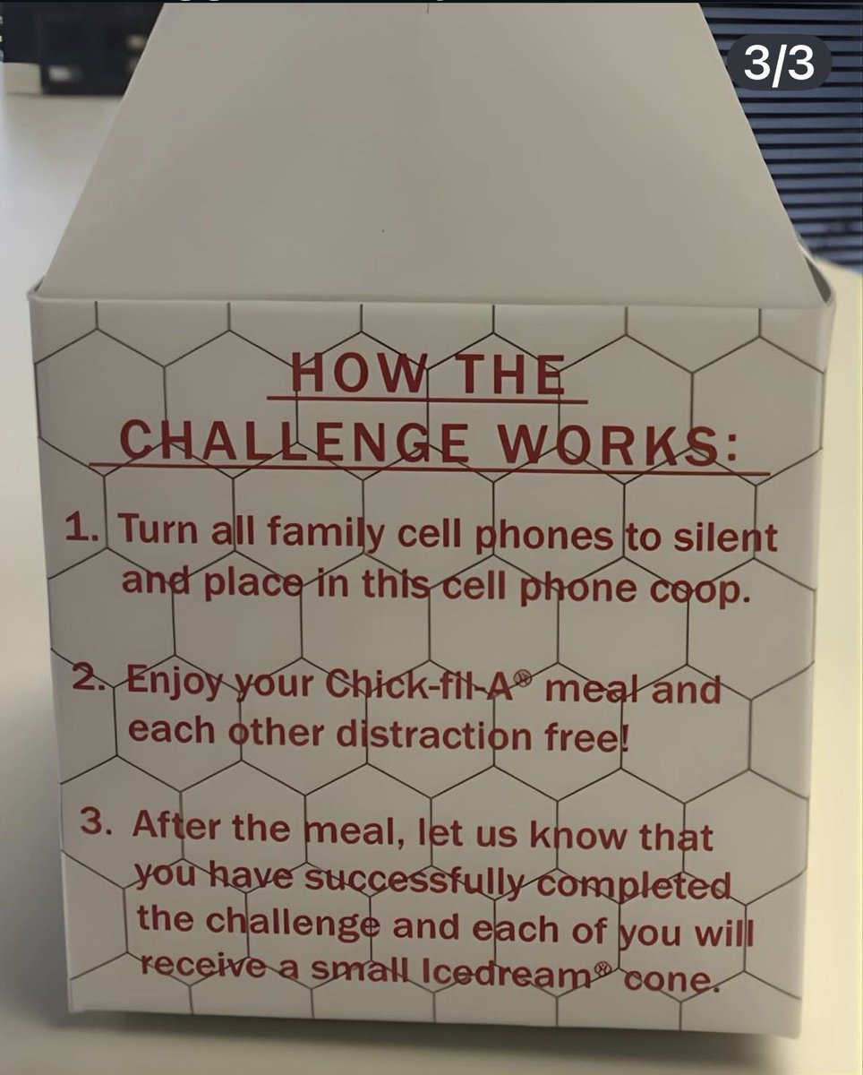wheelsofgrace02's tweet image. SMART #ChickFila #phones #screens #family
