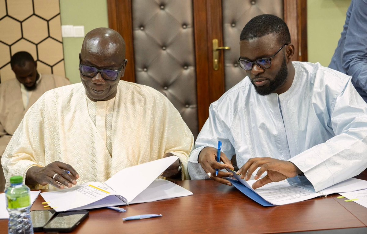 pnamvr's tweet photo. @agetipsenegal et le PNAMVR renforcent leur collaboration 

Ce 30 avril 2026, une convention de maîtrise d’ouvrage déléguée a été signée pour accélérer la modernisation des villes religieuses, valoriser le patrimoine et améliorer le cadre de vie, dans la dynamique Sénégal 2050. https://t.co/DB14vVNRsz