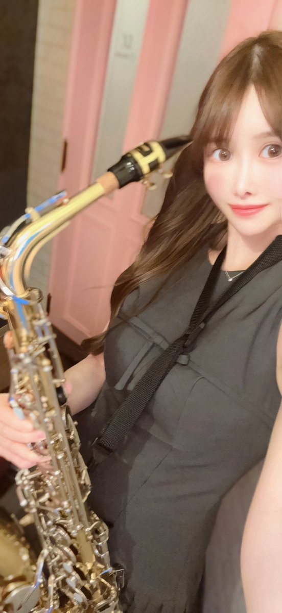 ステージ審査で披露する予定はこちら🎷
中高の部活で吹いていたサックスを、久しぶりに人前で演奏します🥺

憧れのミス湘南コンテスト✨
良い結果を残せるように、ダイエットなど自分磨きも頑張って準備したよ🩵