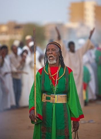 SudaneseCulture's tweet photo. Sufi Whirling Dervishes At Omdurman, Sheikh Hamad El Nil Tomb, Khartoum, Sudan
 
#SudaneseCulture #ثقافة_سودانية

📷  Eric Lafforgue https://t.co/KBWvybXA6P
