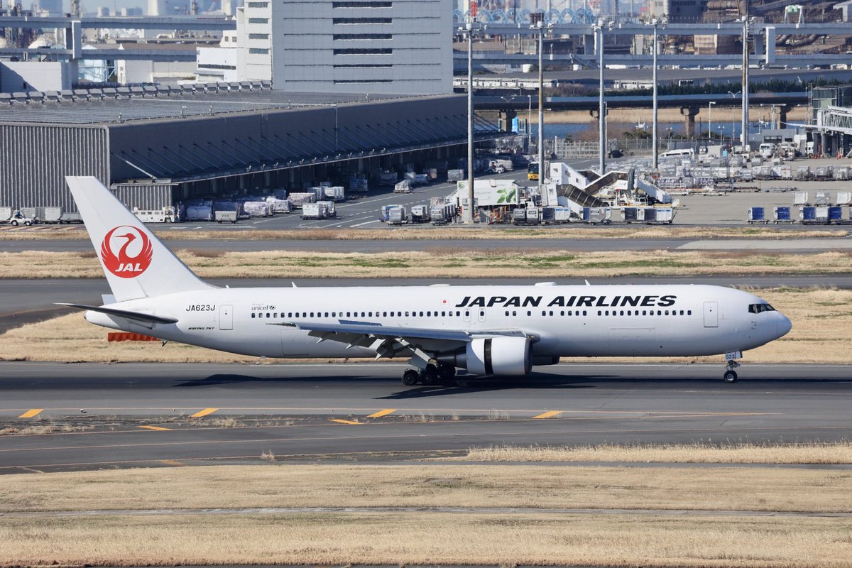 musonda_o's tweet photo. JAL
B767-300ER JA623J
Haneda Airport, Tokyo
14 Mar 2026
JL252 HIJ-HND
日本航空のB767-300ERが広島空港から到着。
日本の国内線の主力といえば、幹線から地方路線まで、使い勝手がいいB767だよね。
他のアジア諸国ではあまり見ないけど。
#JAL #HND #B763 https://t.co/MSl62WF3AR