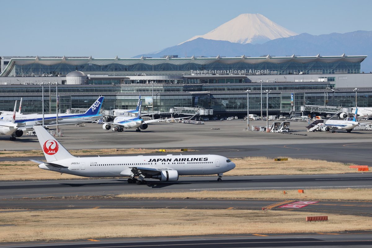 musonda_o's tweet photo. JAL
B767-300ER JA623J
Haneda Airport, Tokyo
14 Mar 2026
JL252 HIJ-HND
日本航空のB767-300ERが広島空港から到着。
日本の国内線の主力といえば、幹線から地方路線まで、使い勝手がいいB767だよね。
他のアジア諸国ではあまり見ないけど。
#JAL #HND #B763 https://t.co/MSl62WF3AR