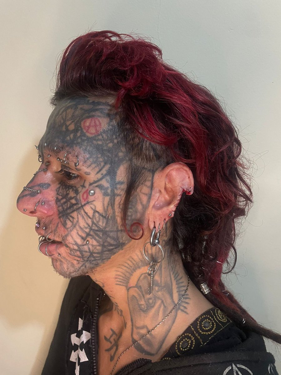 FreakDiFront's tweet photo. 👂🏻🔪 https://t.co/K4khSfxbNr