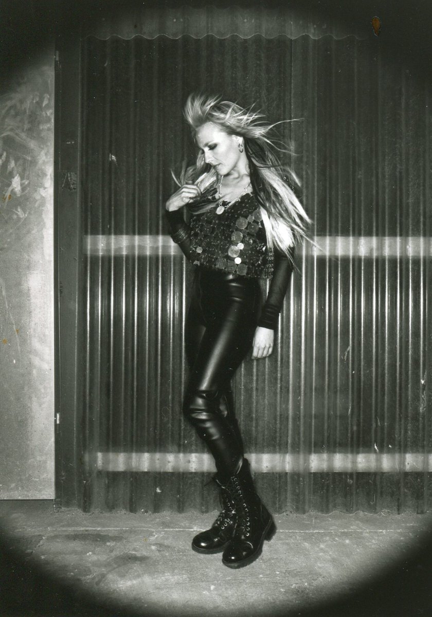 DoroOfficial's tweet image. Blessed Friday! May God crown your week with peace!
Cast all your anxiety on Him because He cares for you.
🤘💪❤️🙏
#Love, #Doro Pesch

#doropesch
#conqueress
#warlock
#allformetal
#allweare