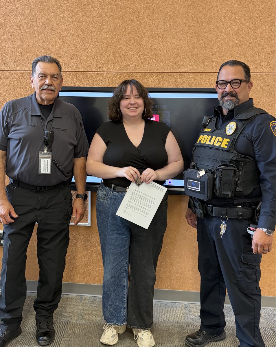 PCCPD's tweet photo. Huge thanks to Lindsey &amp; Alexandria for their quick thinking in a recent missing person case 💙.
After recognizing a vulnerable individual on campus, they acted fast and contacted dispatch helping ensure he was safely identified and reunited with his family.

#pccpd https://t.co/jvFHLPM18A