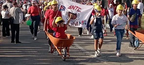 DeivyPrezMartn1's tweet photo. Por la paz y la soberanía.
. #SanctiSpíritusEnMarcha
#1Mayo #LaPatriaSeDefiende . https://t.co/ERCHdbboZ8