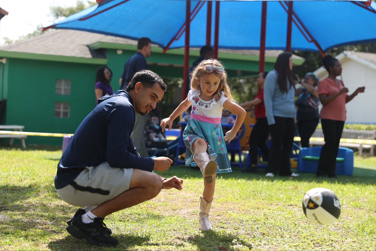 OrlPirates's tweet image. Little pirates in the making 🏴‍☠️✨

The Pirates and Sirens spent the day at Welborne Nursery &amp;amp; Preschool bringing the energy, meeting the kids, and sharing what Pirate Nation is all about. 

#orlandopirates #piratenation #communityfirst