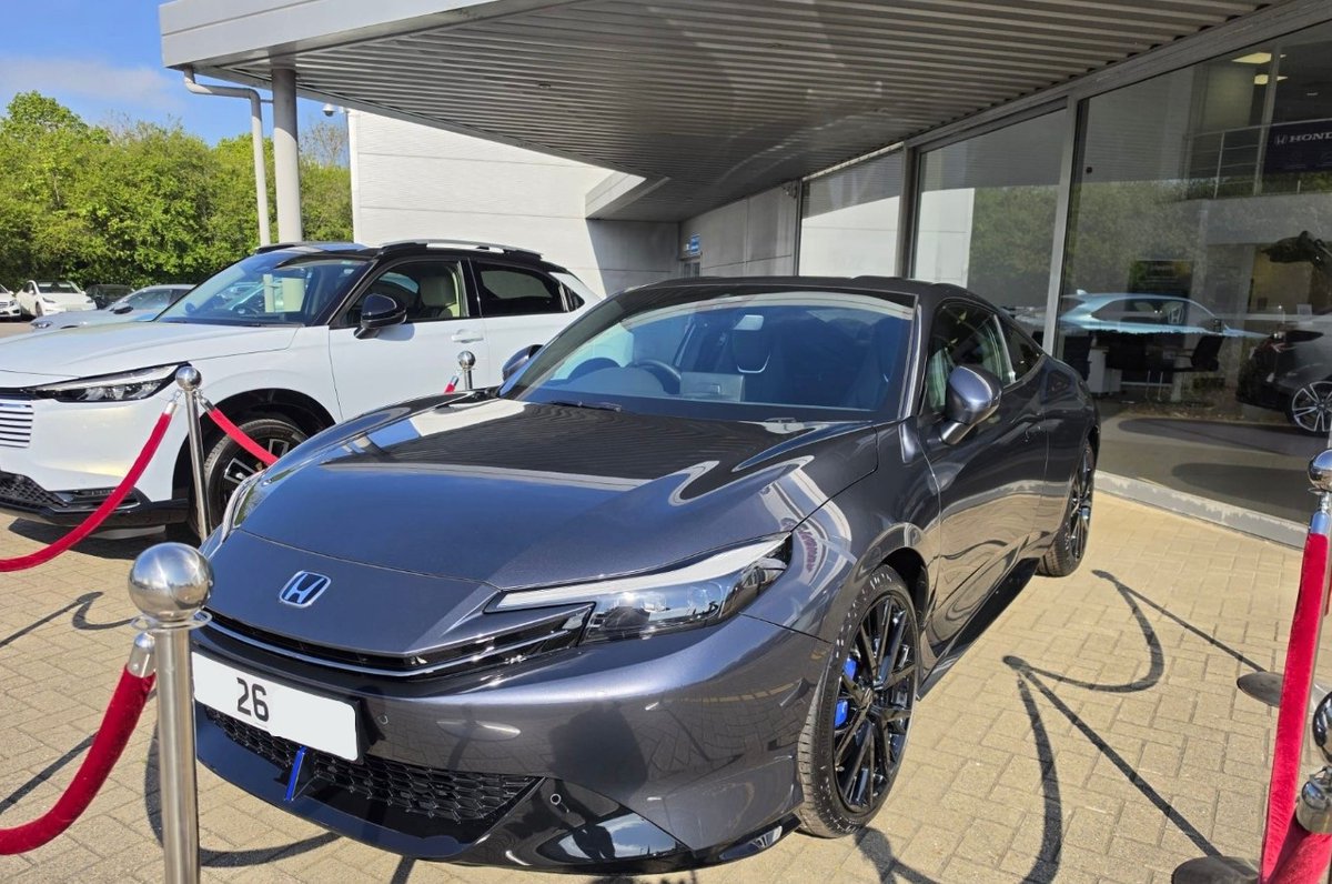 johnsonscars's tweet image. Just look at that Honda! 😍

Clare is pictured here at Johnsons Honda Milton Keynes, handing the keys to this incredible New Honda Prelude to Mr Mark Fullbrook.

Congratulations, and enjoy your new set of wheels!

#Honda #HondaUK #HondaPrelude
