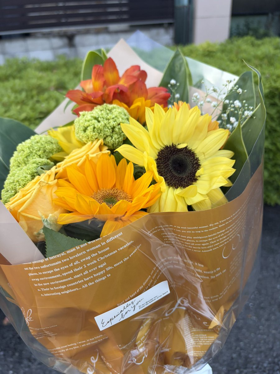 今日の撮影後に花束💐をいただきましたー😊
嬉しい✨️また頑張ろうと思いました‼️
After the shooting, the client gave me a bouquet of flowers.
#撮影 #花束 #嬉しい #happy #actress