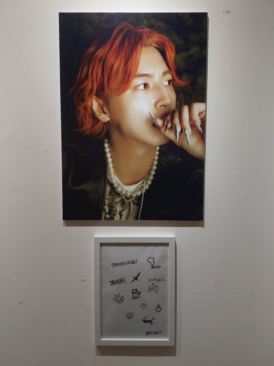 tigasan_yade11's tweet image. タカシくん、信じられないくらい美人さんで美しすぎて見惚れます、これは。笑った時の穏やかな可愛いお顔とのギャップで頭の中はいっぱいでしたね。タカシくんが🚬と切り跡なのか、ナイフなのか、手書きしてるところにも尚ときめきを感じておりました🙂‍↕️👏
 #ほぼ超特急美術館  #NYLON #タカシ
