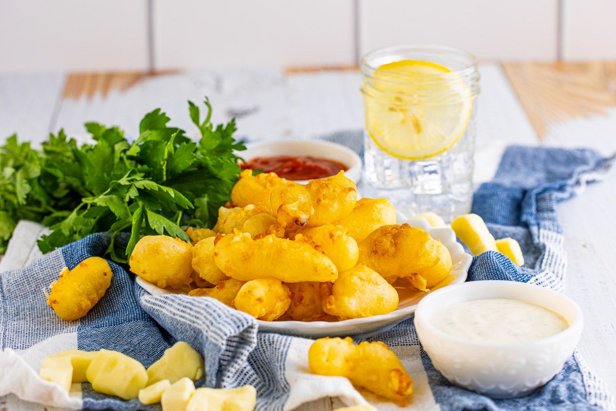 kyleecooks's tweet image. Fried Cheese Curds are so easy to make at home! This delicious recipe uses fresh cheese curds dunked in buttermilk, seasoned up and fried until golden brown. #cheesecurds #cheese #fried #recipe #kyleecooks kyleecooks.com/fried-cheese-c…