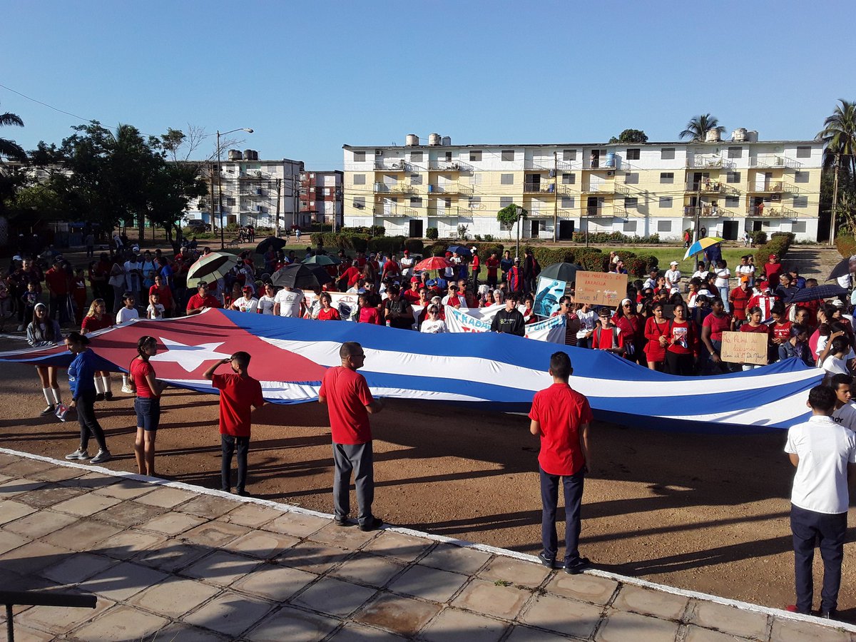 MatosNeudel's tweet photo. En acto político cultural por el 1ro de Mayo, liderado por su lema central #LaPatriaSeDefiende los Trabajadores del municipio #BaraguáPorMás, dieron un si a la Paz y la Soberanía de #Cuba https://t.co/jXvtCUiNi3