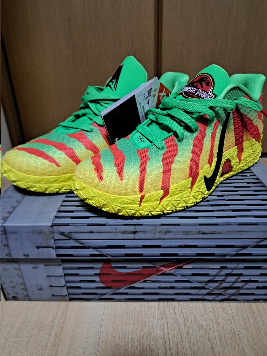 interZAMORANO18's tweet image. 新しいバッシュを買ってきました｡

65足目｡

NIKE JA3(ジュラシックパーク)

初めてジャ•モラントのシグネチャーモデル買いました｡

来週のバスケで履いてみます｡

6月の練習試合までには足の形になればなぁと｡

#NIKE
#JA3
#ジュラシックパーク
