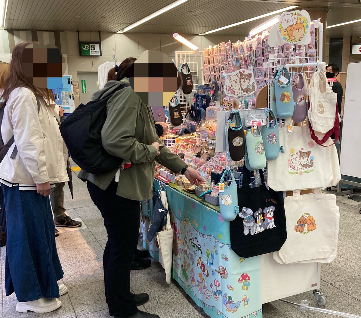 3日間終わった✨
お腹空きすぎて、電車ガラガラだからパン食べてる( '༥' )ŧ‹”ŧ‹”

明日から大掃除と来週出展の3つのイベント準備します。