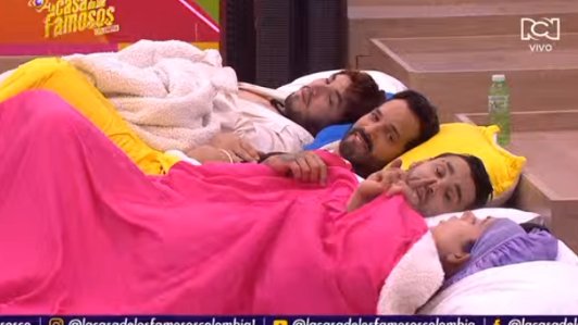 JuanRes8834433's tweet photo. Teams unidos para eliminar a Marriana. 🦊💜🐆🖤⚡ #LaCasaDeLosFamososCol3 #LaCasaDeLosFamosoCol #TeamZorroViejo #TeamAlexa #TeamJaguar #TeamValentino https://t.co/vSa1wgtEZd
