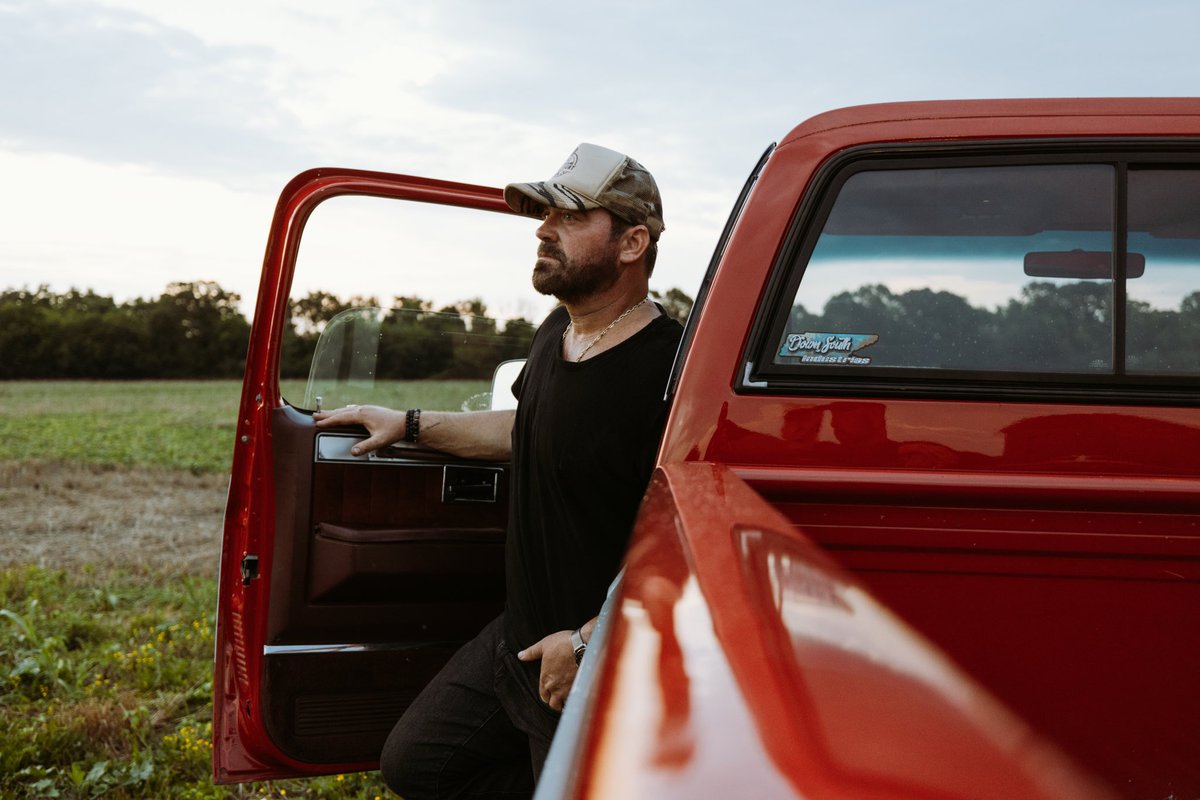 leebrice's tweet photo. Truck Bed Mixtape out now 
https://t.co/4dbv6HMIEZ https://t.co/KYiQIyajAQ