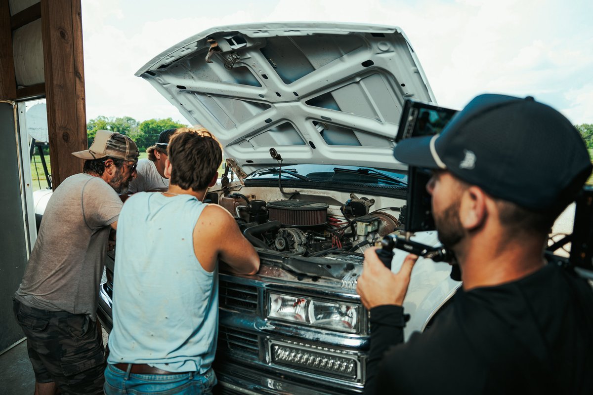 leebrice's tweet photo. Truck Bed Mixtape out now 
https://t.co/4dbv6HMIEZ https://t.co/KYiQIyajAQ