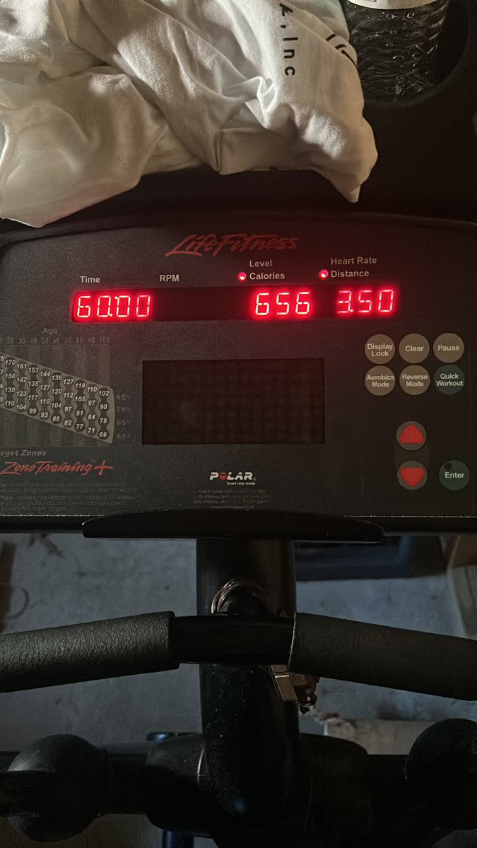 jamaljennings_'s tweet image. Decided to change it up today, instead of the treadmill, elliptical just now. #noexcuses