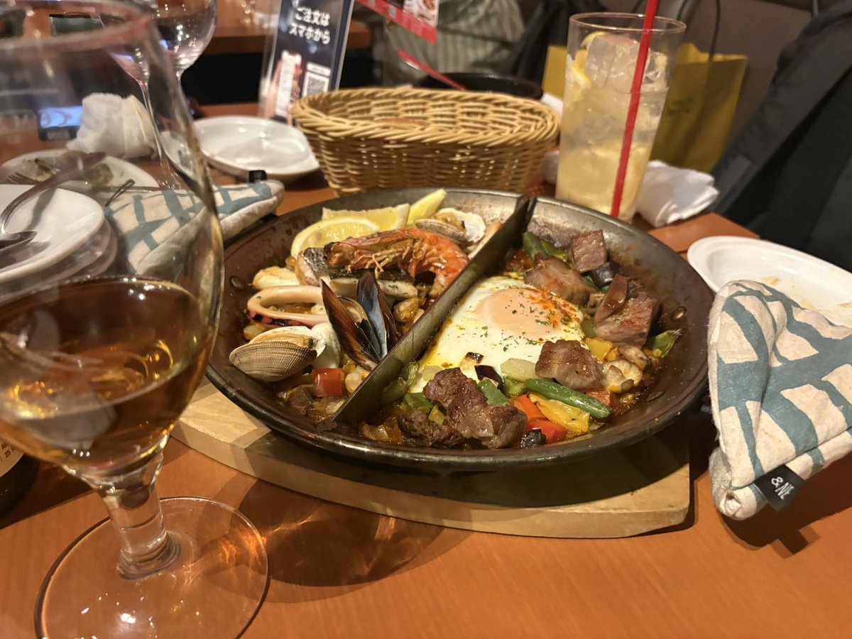 another_sky0428's tweet image. SAA(Startup Advisor Academy) 
チームを超えた
ゆるーり懇親会🍻

お酒のつまみは
やっぱり
黄色と赤色の
これしかないでしょ📕📚📙www

#Art thinking
# design
#Skateboard
#Surfing
