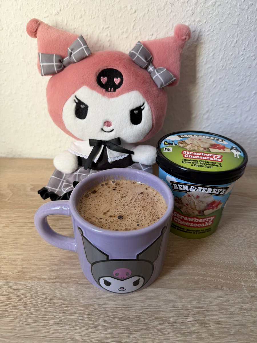 FRD490's tweet image. Cappuccino time
😊☺️🍓🍓🍓😋🤤
#kuromi #IceCream