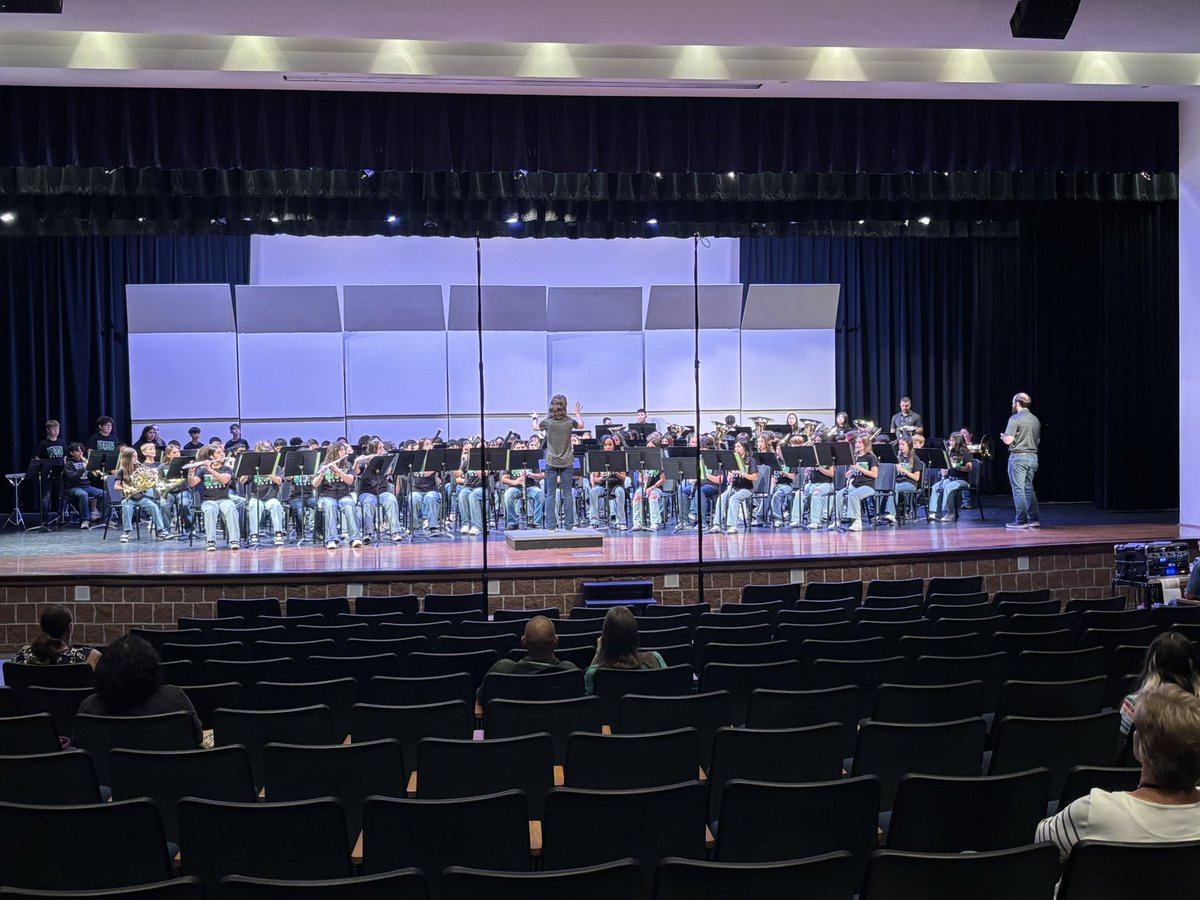 lpisdFA's tweet photo. Baker Band at Dickinson ISD Gatorfest contest! #bestneverrests https://t.co/bIVup6UNP0