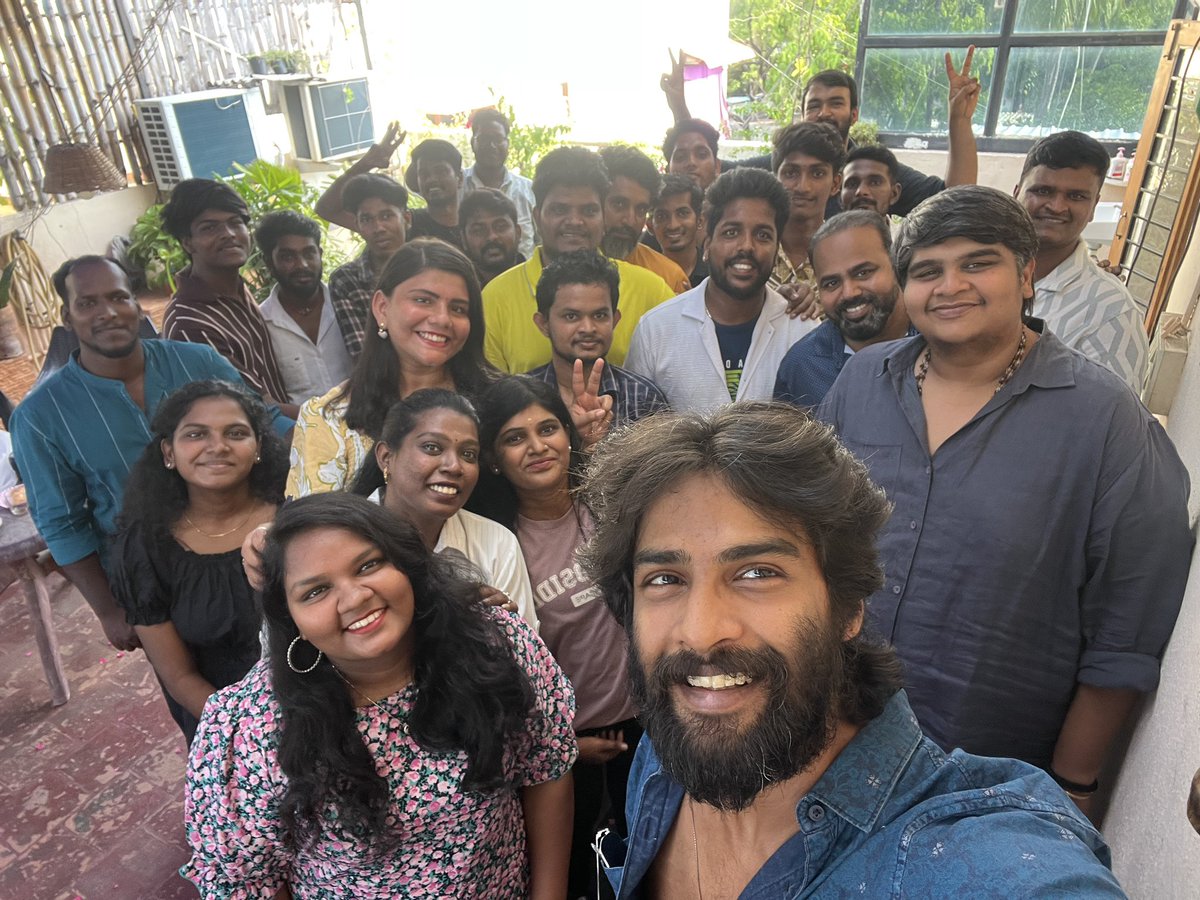 AyanSuriya_offl's tweet photo. @karthiksubbaraj @Suriya_offl Thanks for everything @karthiksubbaraj #OneYearOfRetro https://t.co/fThBe9lxd8