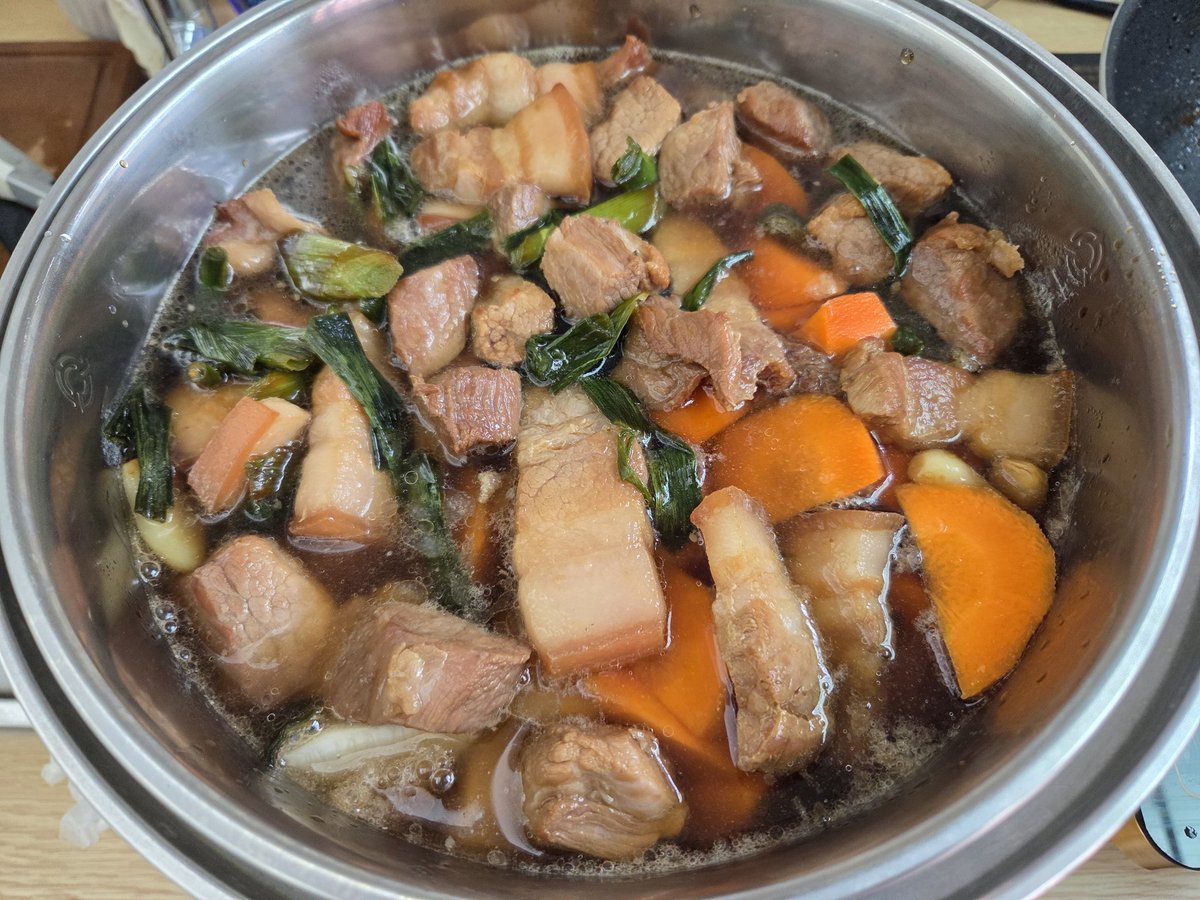hotspring327's tweet photo. 滷肉（改造版），肉的部分覺得成功，但是蘿蔔太鹹，現在房間充滿了滷肉味，明天應該就好了🥲 https://t.co/YDIxCFQ2D5