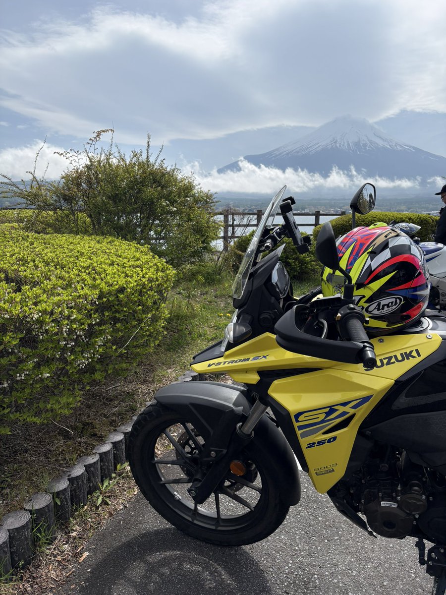 gsx223's tweet photo. 何日か前に久しぶりにおバイクしてきた。
何度も通ってる道なのに246から籠坂峠に抜ける途中で迷ったのは内緒(¯―¯٥)
いつも山中湖から御殿場の方に抜けることが多いから逆から行くとわからんもんだね！ https://t.co/l0nPEOsvCG