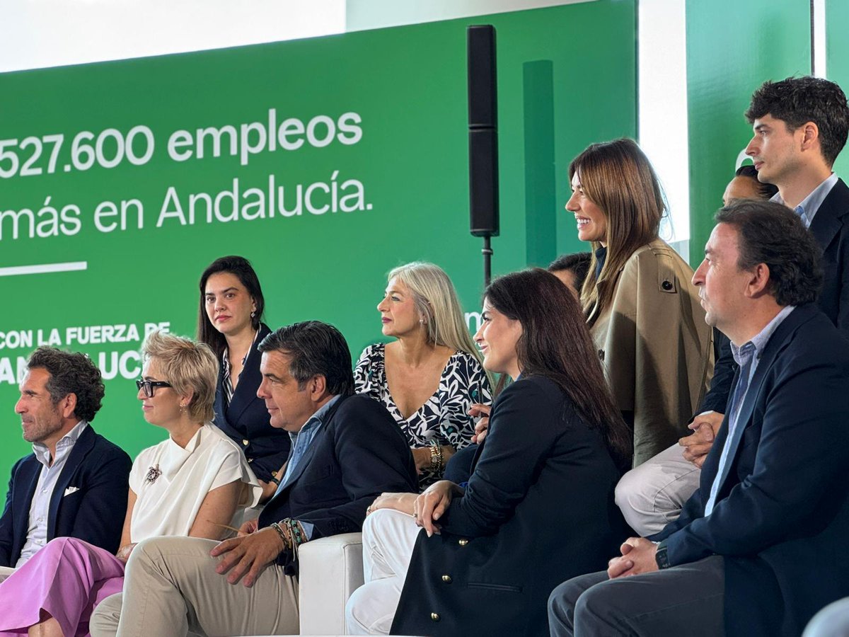 Patricia_Pozo_'s tweet image. #Andalucía avanza con paso firme hacia más empleo y más oportunidades. 

Los datos lo confirman: casi 600.000 puestos de trabajo creados con @JuanMa_Moreno.

Mantener la estabilidad el #17M es clave para consolidar este cambio.

#ConLaFuerzaDeAndalucía 
#JuanmaPresidente
#1DeMayo