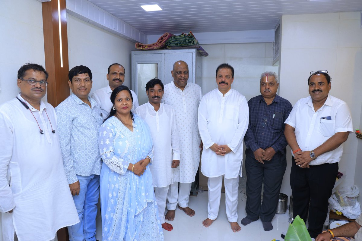 iravindraphatak's tweet image. माय-कुशवाहा समाज ठाणे (महाराष्ट्र ) यांच्या नवीन कार्यालयाचा आज शुभारंभ झाला. समाजातील सर्व बंधू-भगिनींना नूतन कार्यालयाच्या शुभेच्छा देऊन नवीन वाटचालीसाठी सदिच्छा दिल्या. 

#Congratulations #Shivsena #RavindraPhatak