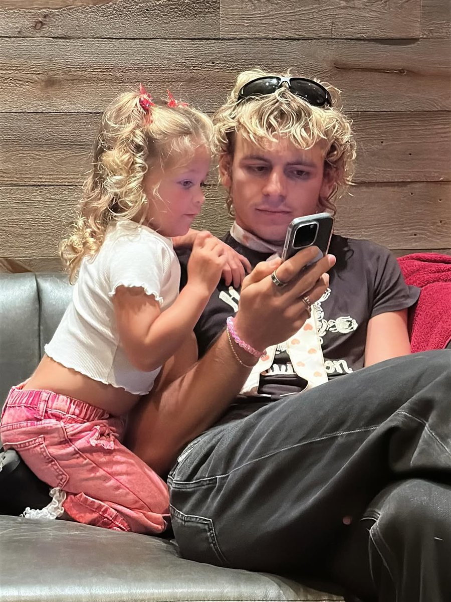 O titio e os sobrinhos mais lindos! 

▪︎ Stormie Lynch via Instagram