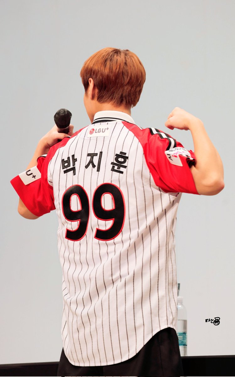 pineapple529's tweet photo. 260501 사웨 대면팬사 #박지훈
야알못도 귀여오,,,😏
엘트야,,,, 빨리 시구 모셔와주라ㅠㅠㅠㅠ
설니폼이 찰떡이세요🥹🫶

@LGTWINS_SEOUL https://t.co/9BKRTosUVj