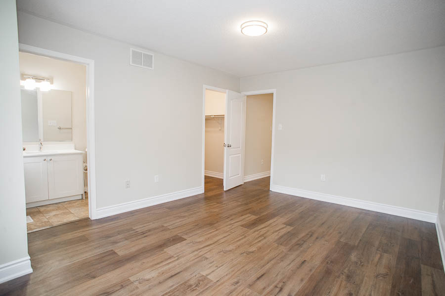 TeamKateAgents's tweet image. #ForSale! 43-21 Diana Avenue in #Brantford offers 3 bedrooms, 2.5 bathrooms, a single attached garage, and no backyard neighbours! Listed for $519,900. #RealEstate 

Revel Realty Inc. - The Kate Broddick Team
Kate Broddick - Real Estate Sales Representative