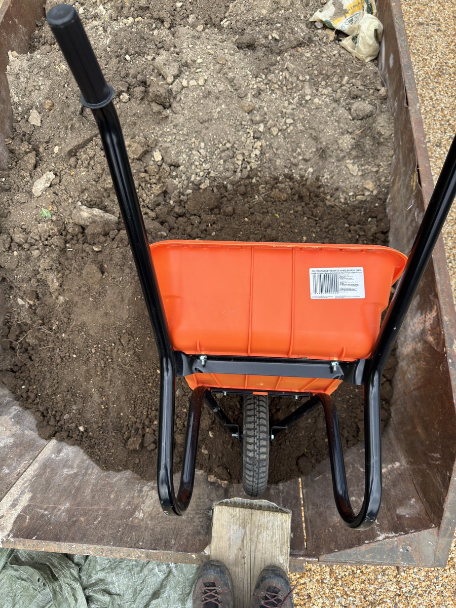 metamacky's tweet image. man’s not cold. #digging