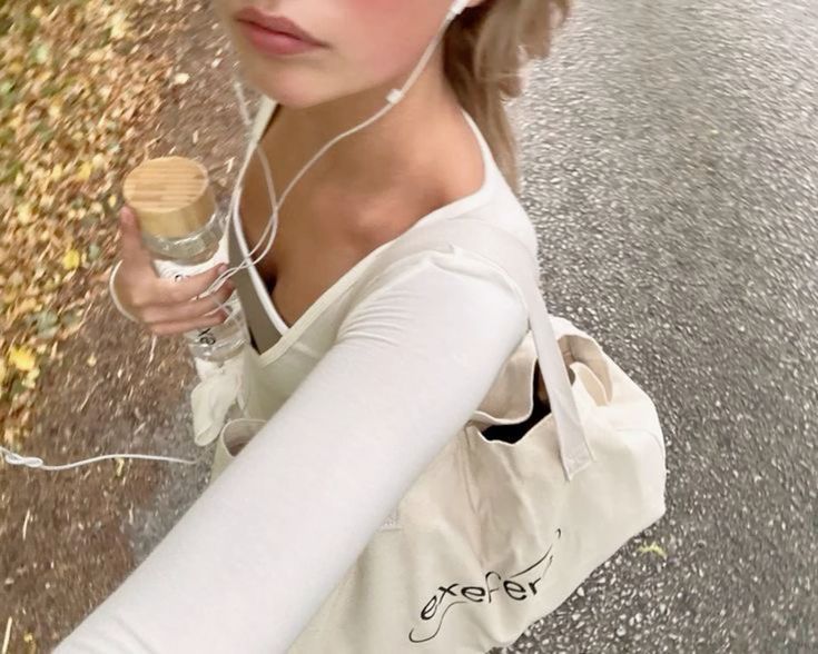 haleysgirlf's tweet photo. 𓈒ིུ Grace Elizabeth Ivers’ aesthetic ⋆    ㅤㅤㅤ         ㅤㅤ         — a thread ! https://t.co/6pbdpcvdKr