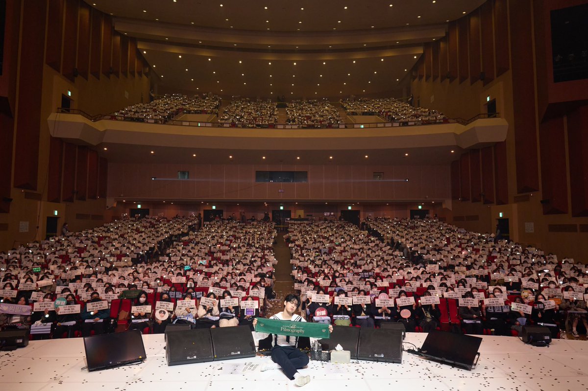 flowerybob's tweet photo. i feel emotional when i see the difference of how big mydays from the last wonpil’s solo concert & the recent one😭 KIM WONPIL YOU DID GREAT, YOU’RE LOVED! 😭🥹🤍
#Pilmography (last day) #Unpiltered (day 1)
📍kwangwoon univ 📍jamsil indoor stadium https://t.co/sOEzp7HzS2