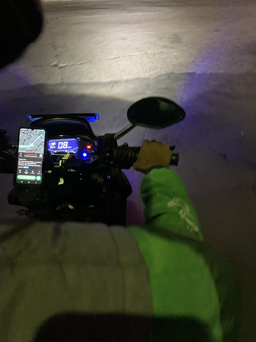 pertama kali naik grab pake motor listrik kek terbang bjir