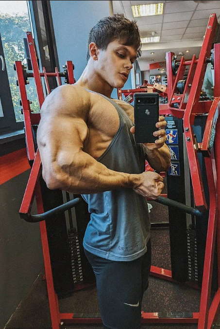 pro bodybuilder Andrew tweet media