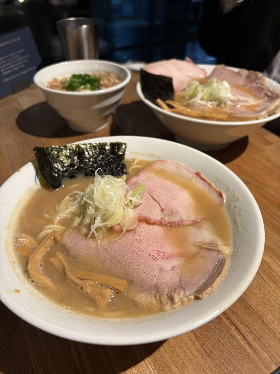misaton_128's tweet photo. 蒼武家の一日限定「トムの魚介豚骨」食べてきた✨
とろみとサラサラ感がいい塩梅で濃厚な魚介豚骨スープに中太麺のつるつる麺がマッチしててとても美味しい！
さっきポスト見たら完売したそうな！
間に合ってよかったーｾﾌ_( ˙꒳˙  )_ｾﾌ

カレーは完売してたから、今度は一緒に食べたいなぁ https://t.co/ZtZu3IHSqp