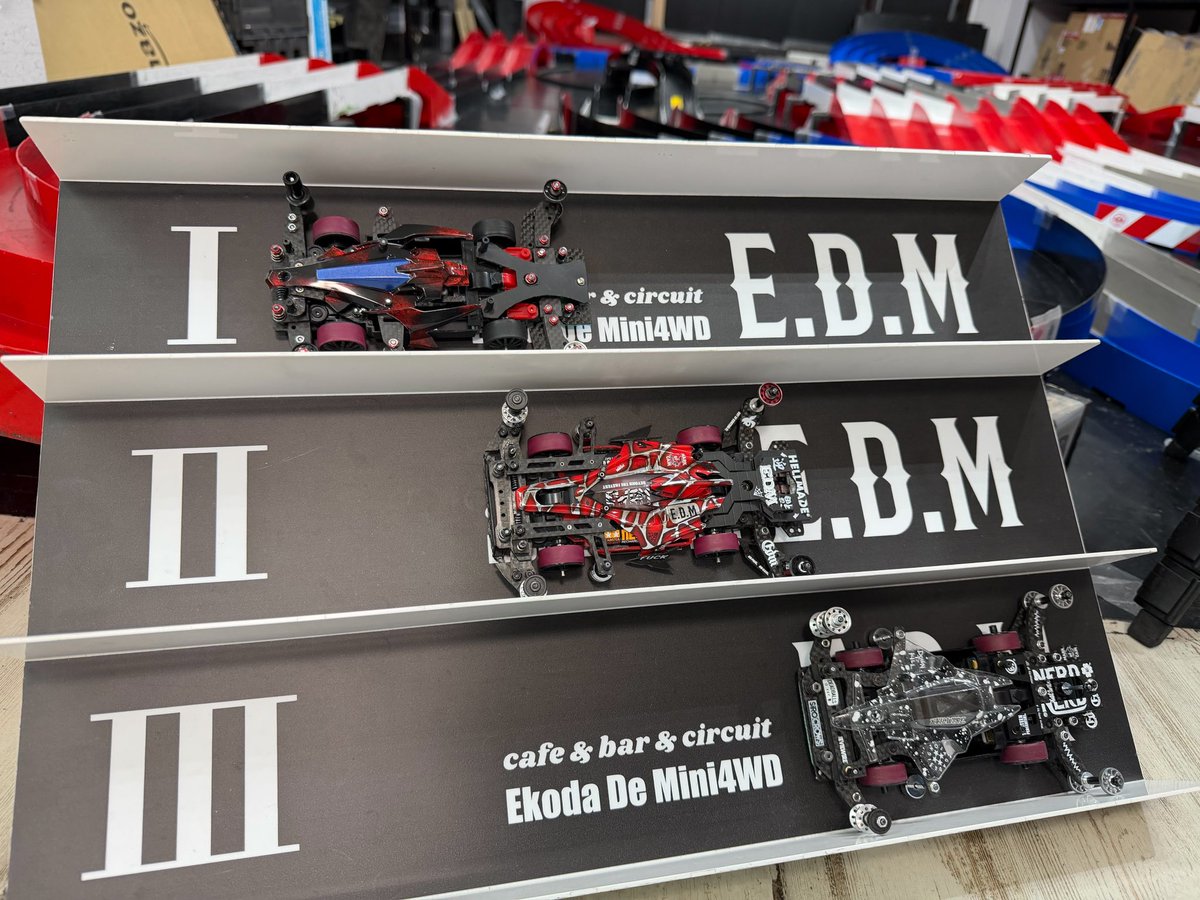 edm__design's tweet image. 【5/1(金)オープンナイト結果】
優勝:tANK選手🏆
準優勝:tsubasa選手🥈
3位:やん選手🥉

でした‼️
2着が難しいレイアウト、見事制したのはtANK選手☺️
おめでとうございます🎊

帰省してご参加頂いた皆様、ありがとうございます＾＾

#EDM
#mini4wd