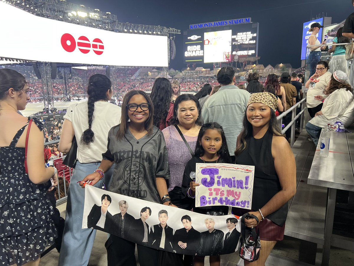 Smol_83's tweet photo. So fortunate that Jin kept his promise and brought BTS to Tampa. Surprised my niece with tickets for D1 for her birthday and D3 because she wanted to go again. Unforgettable moments that they were able to experience BTS concert for the first time 💜 
#BTS_WORLDTOUR_ARIRANG_Tampa https://t.co/izkZclIRgz