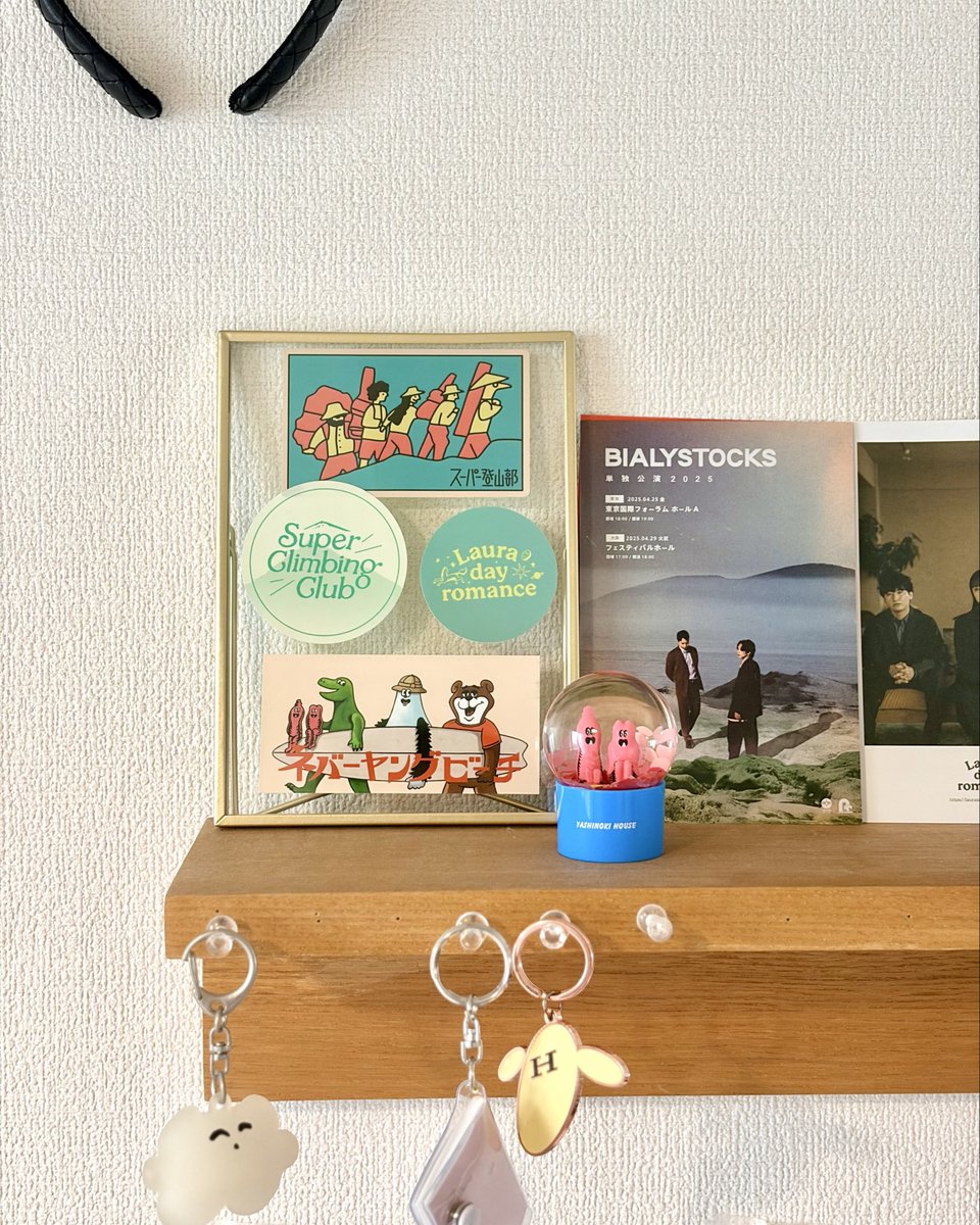 お気に入りのステッカーやっと飾れた☺️

スリコのガラスフレームとても良い感じ🪞

昨日getしたネバヤンのスノードーム可愛すぎる〜

#スーパー登山部
#neveryoungbeach
#lauradayronance