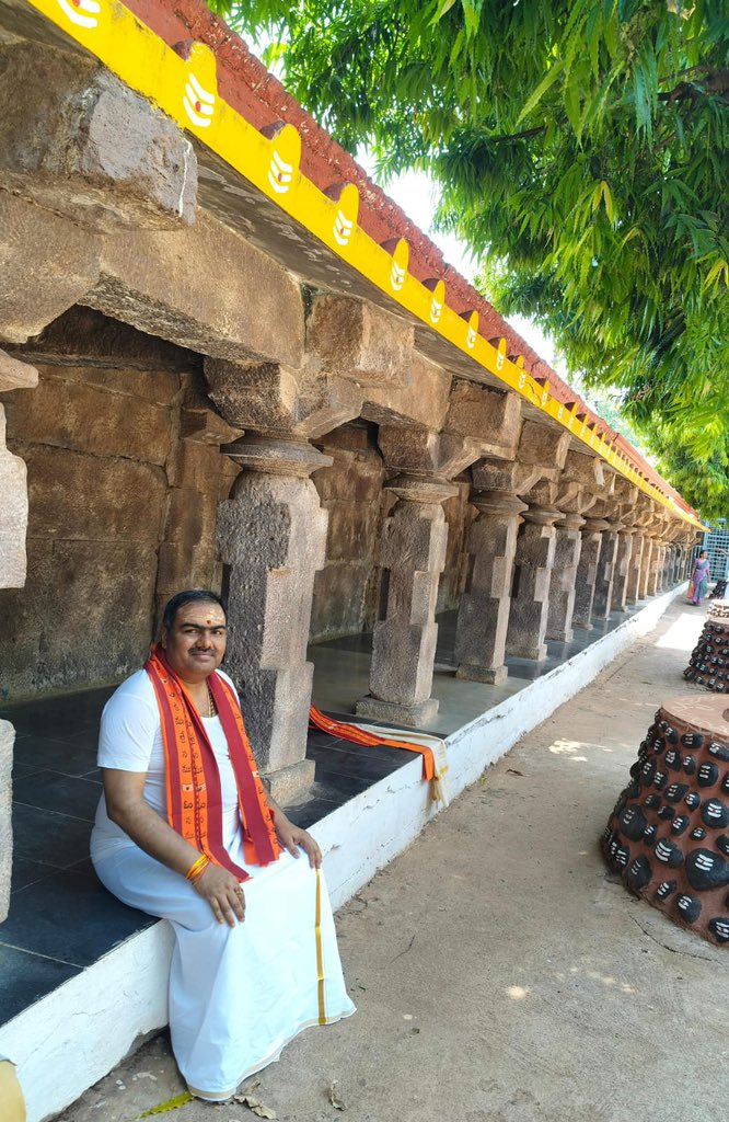 chshekharbjp's tweet photo. कृष्णा नदी के पावन तट पर स्थित श्री शैलम मल्लिकार्जुन ज्योतिर्लिंग एवं माँ भ्रामराम्बा देवी मंदिर में दिव्य दर्शन-पूजन करने का परम् सौभाग्य प्राप्त हुआ।

प्रभु से सभी के मंगल,सुख-समृद्धि एवं कल्याण की कामना है। https://t.co/NuTXLW3APq