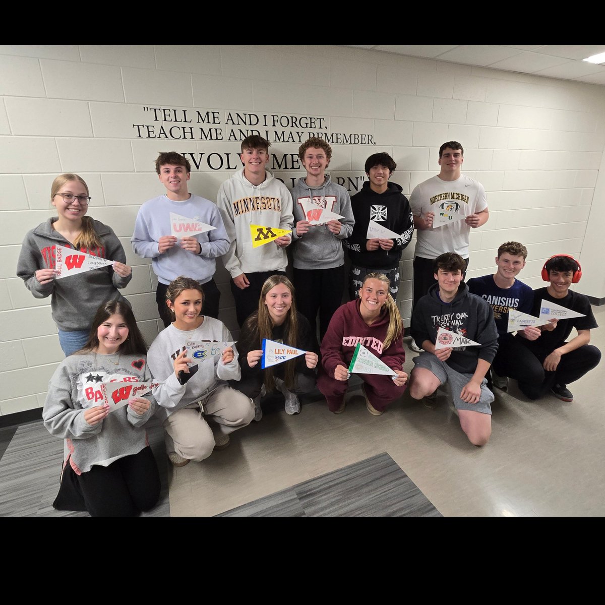 FranklinSabers's tweet photo. Earlier this week was FHS SIGNING DAY for our senior students during their Gold Block Advisory time.  Students proudly decorated signs and banners to share about their future plans post-graduation! https://t.co/wok2u0oNax