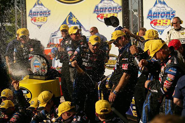 row_racing's tweet photo. Jeff Gordon - (5/1/2005)
#Aarons499 🏁 #TheRainbowWarrior 
#TalladegaSuperspeedway https://t.co/SJPdhQIOfe